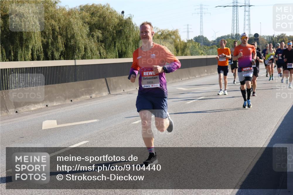 03.10.2025 - Köhlbrandbrückenlauf Strokosch-Dieckow http://msf.ph/oto/9104440 03.10.2025 12:12:47 Position 3 42, 195, 4, 5955 meine-sportfotos.de