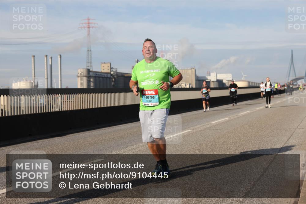 03.10.2025 - Köhlbrandbrückenlauf Lena Gebhardt http://msf.ph/oto/9104445 03.10.2025 10:12:35 Position 2 3588 meine-sportfotos.de