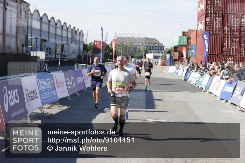 03.10.2025 - Köhlbrandbrückenlauf Jannik Wohlers http://msf.ph/oto/9104451 03.10.2025 12:58:16 Ziel 4083, 4099, 4234, 4248, 4394, 6152, 6717, 6718, 6732 meine-sportfotos.de