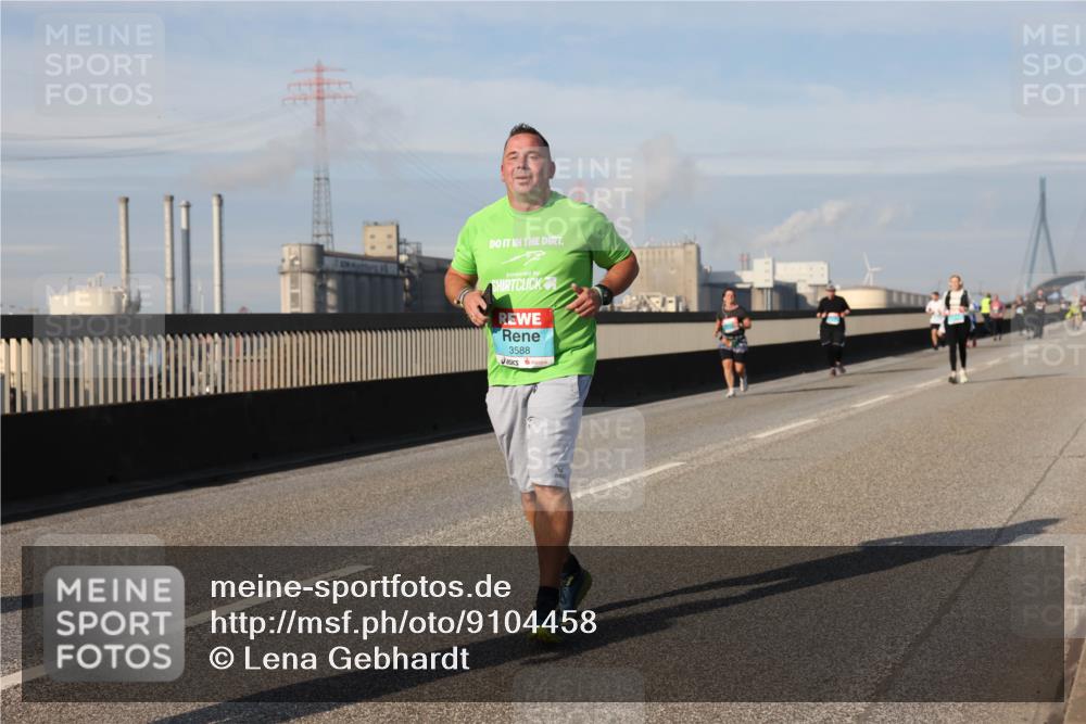 03.10.2025 - Köhlbrandbrückenlauf Lena Gebhardt http://msf.ph/oto/9104458 03.10.2025 10:12:35 Position 2 3588 meine-sportfotos.de
