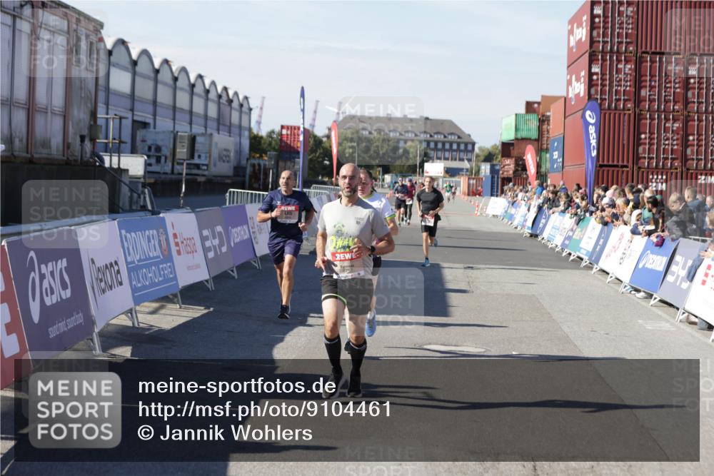 03.10.2025 - Köhlbrandbrückenlauf Jannik Wohlers http://msf.ph/oto/9104461 03.10.2025 12:58:16 Ziel 4083, 4099, 4234, 4248, 4394, 6152, 6717, 6718, 6732 meine-sportfotos.de