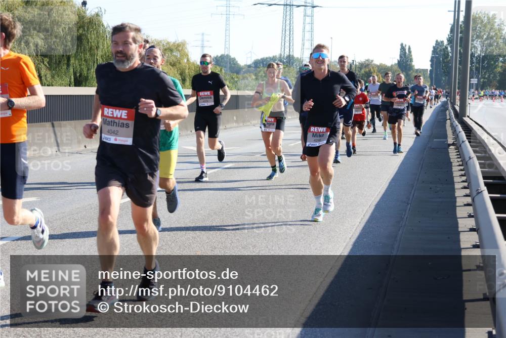 03.10.2025 - Köhlbrandbrückenlauf Strokosch-Dieckow http://msf.ph/oto/9104462 03.10.2025 12:12:51 Position 3 4042, 4248 meine-sportfotos.de