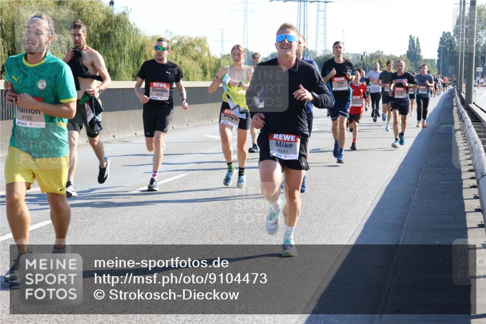 03.10.2025 - Köhlbrandbrückenlauf Strokosch-Dieckow http://msf.ph/oto/9104473 03.10.2025 12:12:52 Position 3 4102, 4079, 4248 meine-sportfotos.de