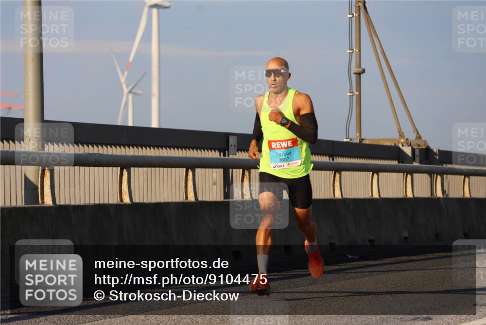 03.10.2025 - Köhlbrandbrückenlauf Strokosch-Dieckow http://msf.ph/oto/9104475 03.10.2025 09:29:47 Position 2 3807 meine-sportfotos.de