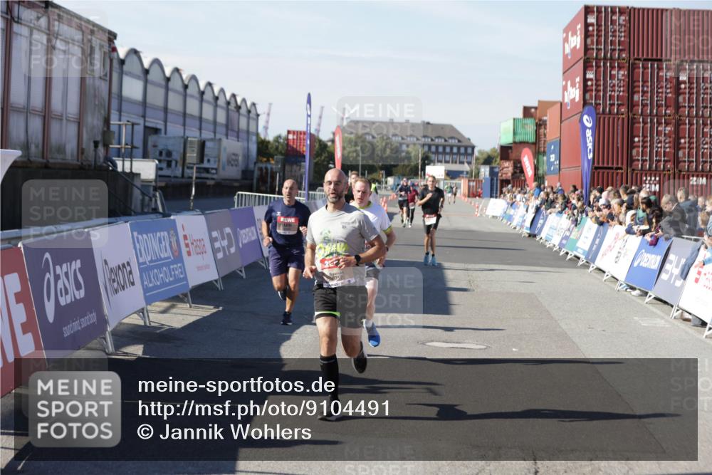 03.10.2025 - Köhlbrandbrückenlauf Jannik Wohlers http://msf.ph/oto/9104491 03.10.2025 12:58:16 Ziel 4083, 4099, 4234, 4248, 4394, 6152, 6717, 6718, 6732 meine-sportfotos.de