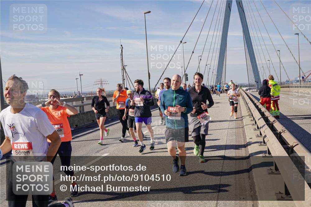 03.10.2025 - Köhlbrandbrückenlauf Michael Burmester http://msf.ph/oto/9104510 03.10.2025 12:48:41 Position 2 4776 meine-sportfotos.de