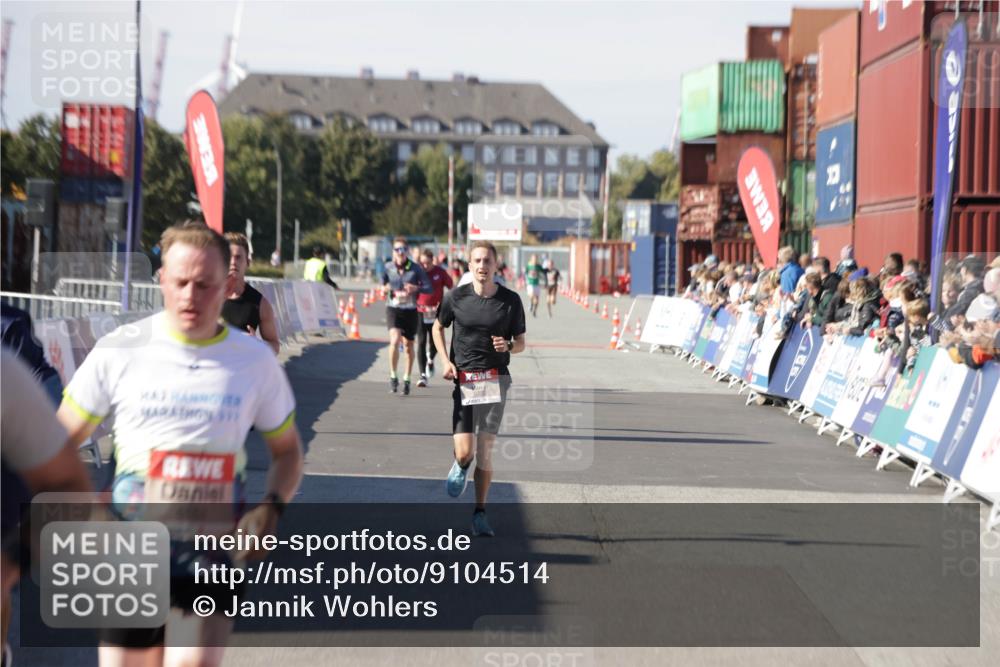 03.10.2025 - Köhlbrandbrückenlauf Jannik Wohlers http://msf.ph/oto/9104514 03.10.2025 12:58:17 Ziel 4083, 4099, 4234, 4248, 4394, 6152, 6717, 6718, 6732 meine-sportfotos.de
