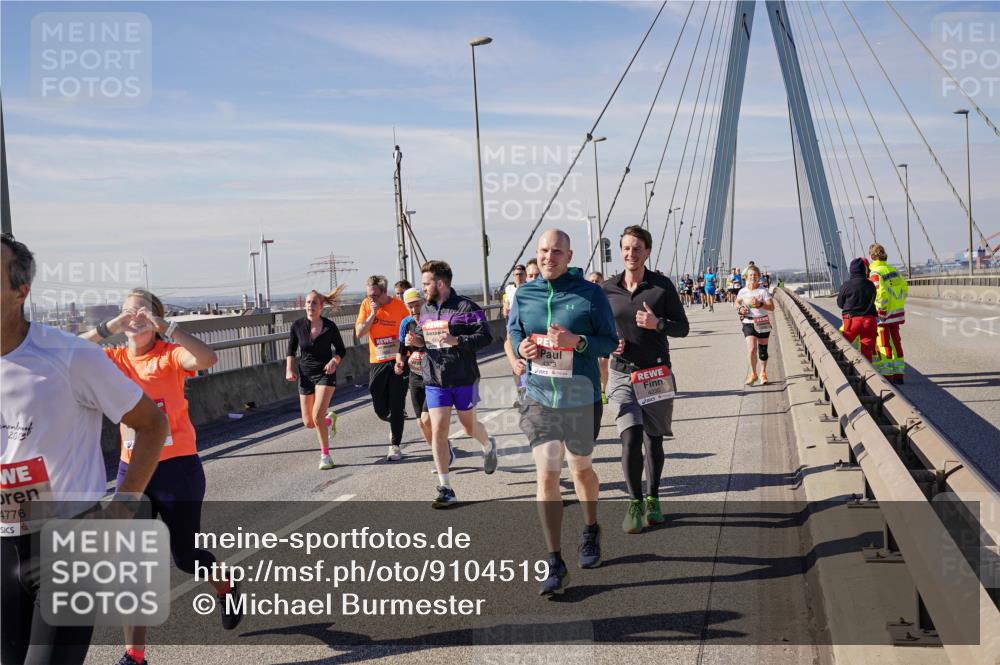 03.10.2025 - Köhlbrandbrückenlauf Michael Burmester http://msf.ph/oto/9104519 03.10.2025 12:48:41 Position 2 2013, 4776, 4373 meine-sportfotos.de