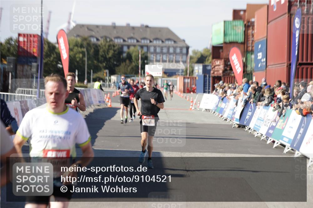 03.10.2025 - Köhlbrandbrückenlauf Jannik Wohlers http://msf.ph/oto/9104521 03.10.2025 12:58:17 Ziel 4083, 4099, 4234, 4248, 4394, 6152, 6717, 6718, 6732 meine-sportfotos.de