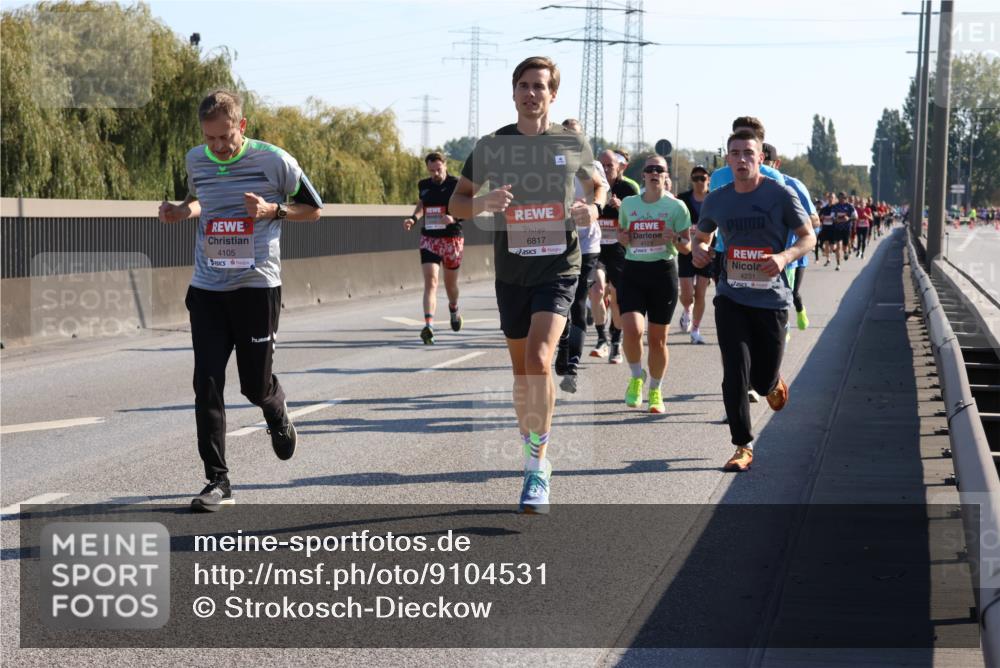 03.10.2025 - Köhlbrandbrückenlauf Strokosch-Dieckow http://msf.ph/oto/9104531 03.10.2025 12:12:58 Position 3 4105, 6817, 4231 meine-sportfotos.de