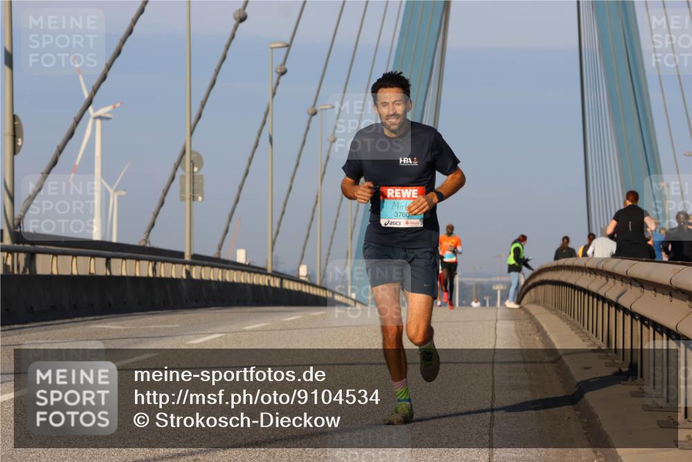 03.10.2025 - Köhlbrandbrückenlauf Strokosch-Dieckow http://msf.ph/oto/9104534 03.10.2025 09:30:07 Position 2 3760 meine-sportfotos.de