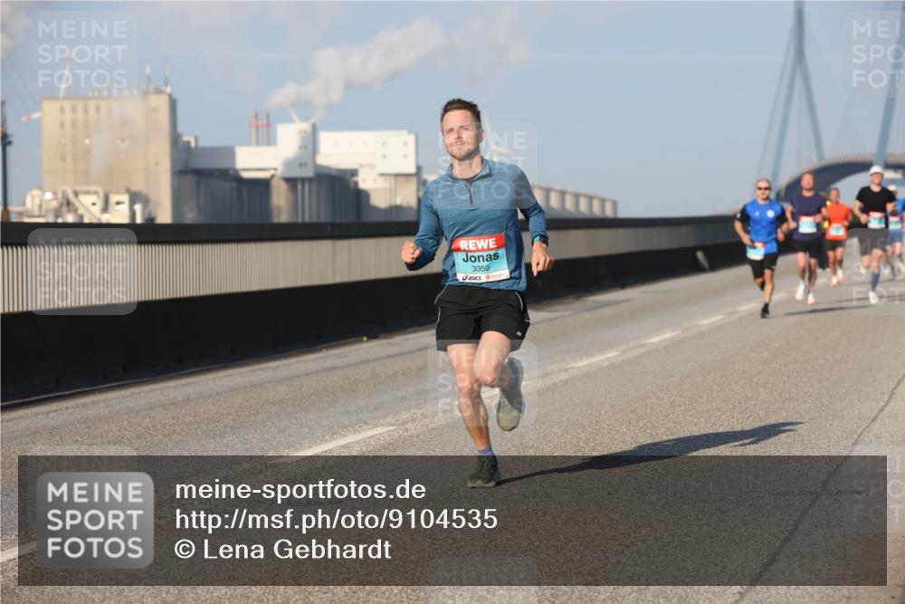 03.10.2025 - Köhlbrandbrückenlauf Lena Gebhardt http://msf.ph/oto/9104535 03.10.2025 09:38:41 Position 2 3350 meine-sportfotos.de
