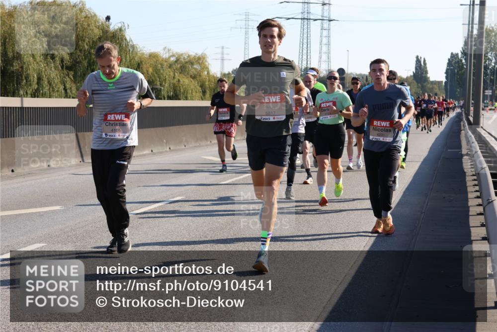 03.10.2025 - Köhlbrandbrückenlauf Strokosch-Dieckow http://msf.ph/oto/9104541 03.10.2025 12:12:58 Position 3 4105, 6817, 4123, 4231 meine-sportfotos.de