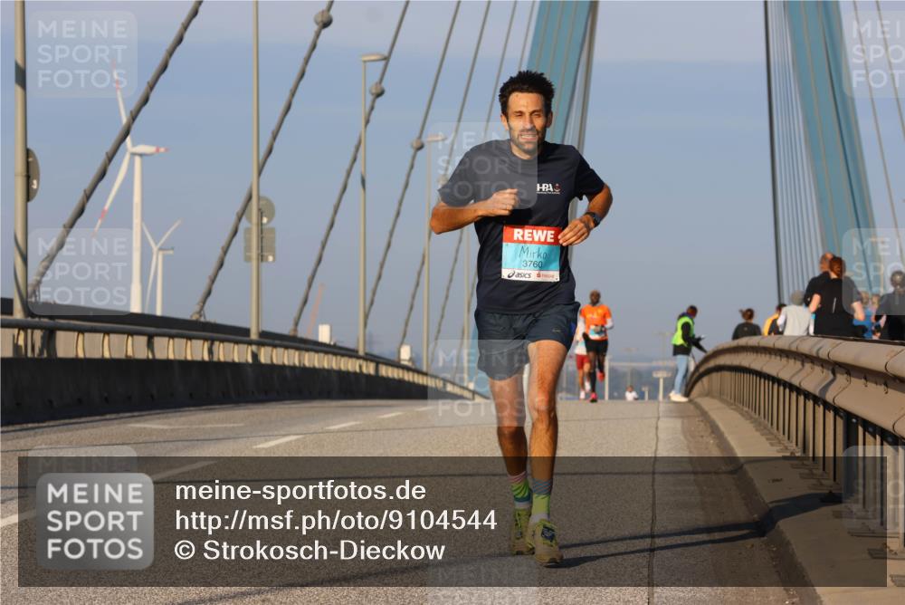 03.10.2025 - Köhlbrandbrückenlauf Strokosch-Dieckow http://msf.ph/oto/9104544 03.10.2025 09:30:07 Position 2 3760 meine-sportfotos.de