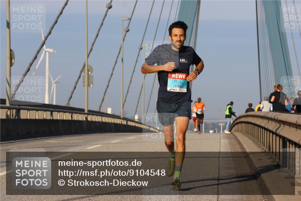 03.10.2025 - Köhlbrandbrückenlauf Strokosch-Dieckow http://msf.ph/oto/9104548 03.10.2025 09:30:07 Position 2 3760 meine-sportfotos.de
