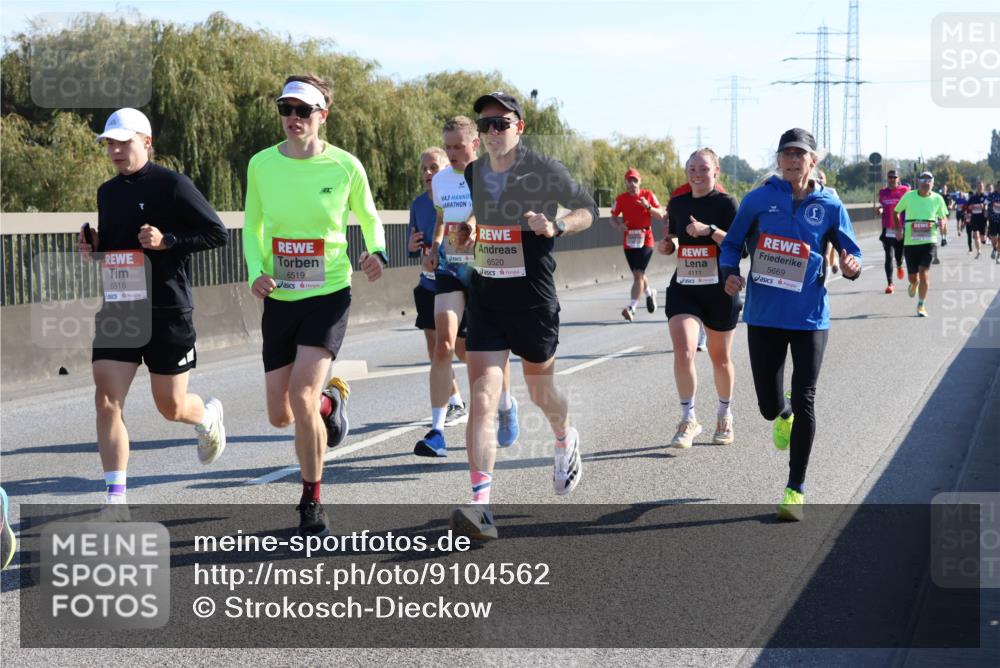 03.10.2025 - Köhlbrandbrückenlauf Strokosch-Dieckow http://msf.ph/oto/9104562 03.10.2025 12:13:03 Position 3 6518, 6519, 6520, 4111, 5669 meine-sportfotos.de