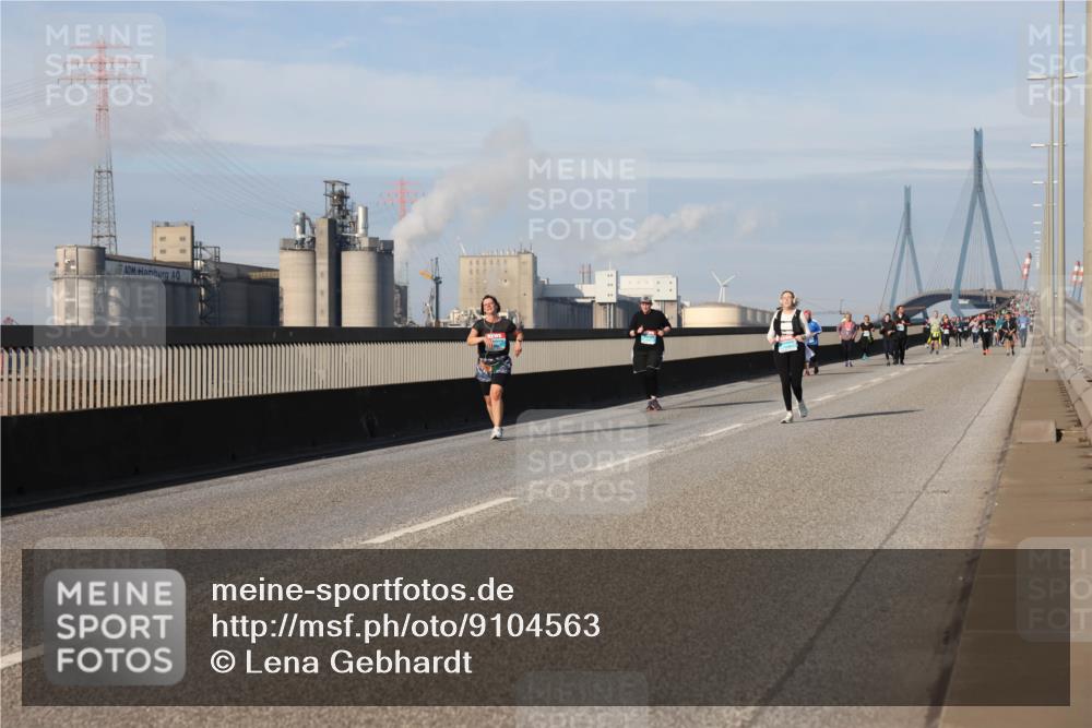 03.10.2025 - Köhlbrandbrückenlauf Lena Gebhardt http://msf.ph/oto/9104563 03.10.2025 10:12:37 Position 2  meine-sportfotos.de