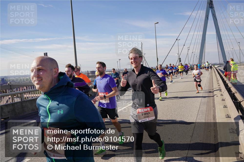 03.10.2025 - Köhlbrandbrückenlauf Michael Burmester http://msf.ph/oto/9104570 03.10.2025 12:48:43 Position 2 4373, 4235 meine-sportfotos.de
