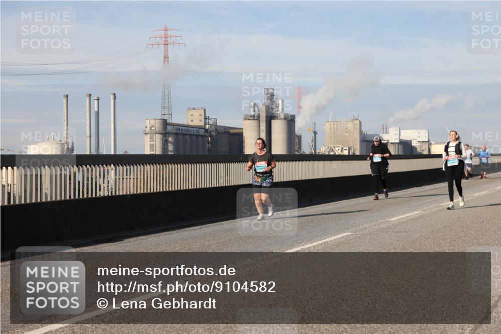 03.10.2025 - Köhlbrandbrückenlauf Lena Gebhardt http://msf.ph/oto/9104582 03.10.2025 10:12:39 Position 2  meine-sportfotos.de