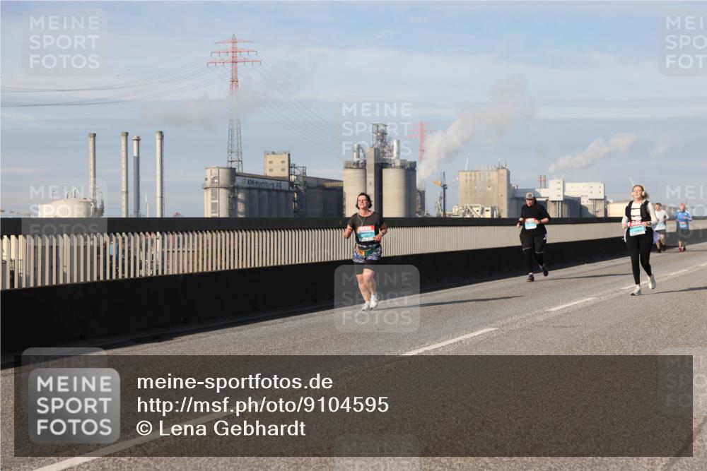 03.10.2025 - Köhlbrandbrückenlauf Lena Gebhardt http://msf.ph/oto/9104595 03.10.2025 10:12:39 Position 2  meine-sportfotos.de