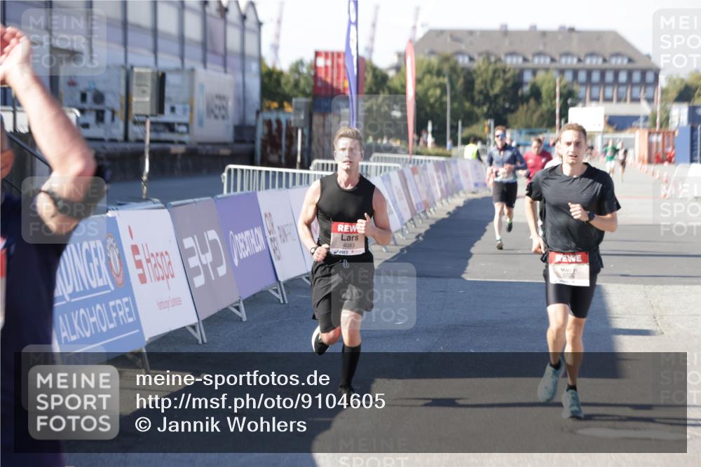 03.10.2025 - Köhlbrandbrückenlauf Jannik Wohlers http://msf.ph/oto/9104605 03.10.2025 12:58:19 Ziel 4083, 4099, 4248, 4394, 6152, 6717, 6718, 6732, 6741 meine-sportfotos.de