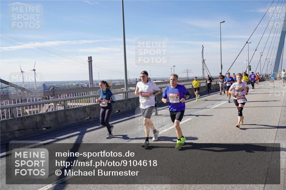 03.10.2025 - Köhlbrandbrückenlauf Michael Burmester http://msf.ph/oto/9104618 03.10.2025 12:48:44 Position 2 4353 meine-sportfotos.de
