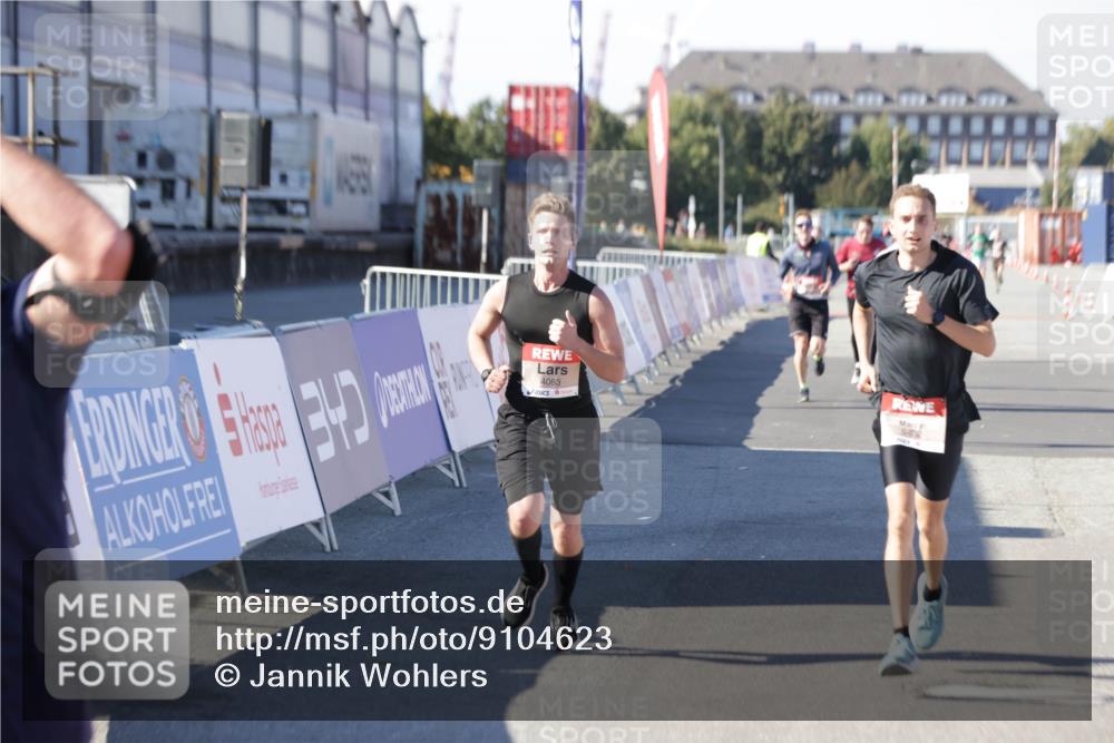 03.10.2025 - Köhlbrandbrückenlauf Jannik Wohlers http://msf.ph/oto/9104623 03.10.2025 12:58:19 Ziel 4083, 4099, 4248, 4394, 6152, 6717, 6718, 6732, 6741 meine-sportfotos.de