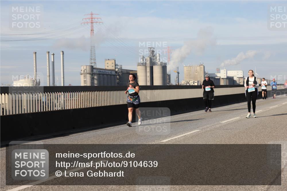 03.10.2025 - Köhlbrandbrückenlauf Lena Gebhardt http://msf.ph/oto/9104639 03.10.2025 10:12:39 Position 2  meine-sportfotos.de