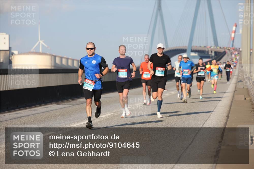 03.10.2025 - Köhlbrandbrückenlauf Lena Gebhardt http://msf.ph/oto/9104645 03.10.2025 09:38:45 Position 2 2937 meine-sportfotos.de
