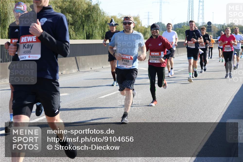 03.10.2025 - Köhlbrandbrückenlauf Strokosch-Dieckow http://msf.ph/oto/9104656 03.10.2025 12:13:14 Position 3 4598, 4054, 4186 meine-sportfotos.de
