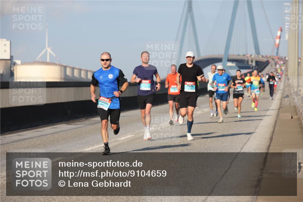 03.10.2025 - Köhlbrandbrückenlauf Lena Gebhardt http://msf.ph/oto/9104659 03.10.2025 09:38:45 Position 2 2937 meine-sportfotos.de
