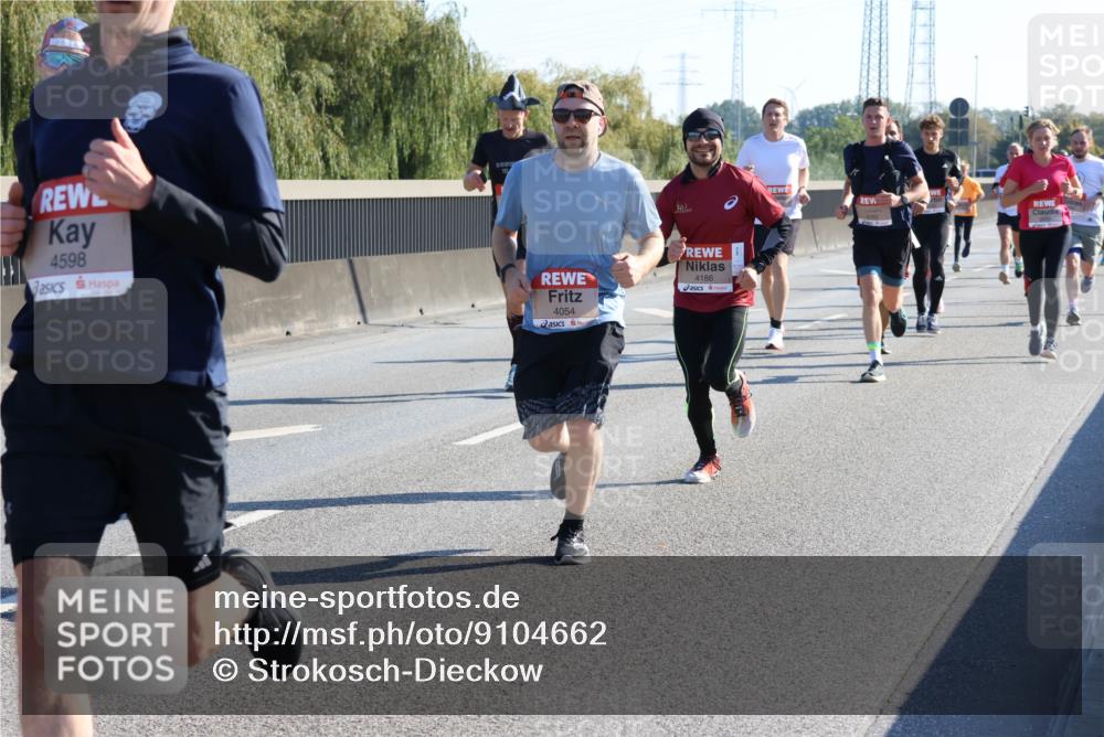03.10.2025 - Köhlbrandbrückenlauf Strokosch-Dieckow http://msf.ph/oto/9104662 03.10.2025 12:13:14 Position 3 4598, 4054, 4186 meine-sportfotos.de