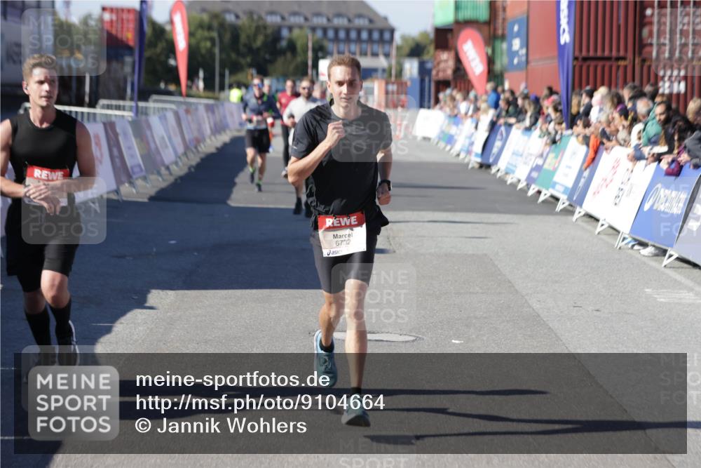 03.10.2025 - Köhlbrandbrückenlauf Jannik Wohlers http://msf.ph/oto/9104664 03.10.2025 12:58:20 Ziel 4083, 4099, 4248, 4394, 6152, 6717, 6718, 6732, 6741 meine-sportfotos.de
