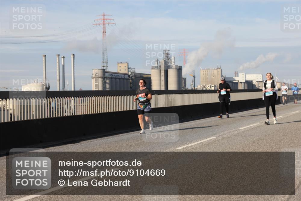 03.10.2025 - Köhlbrandbrückenlauf Lena Gebhardt http://msf.ph/oto/9104669 03.10.2025 10:12:39 Position 2  meine-sportfotos.de