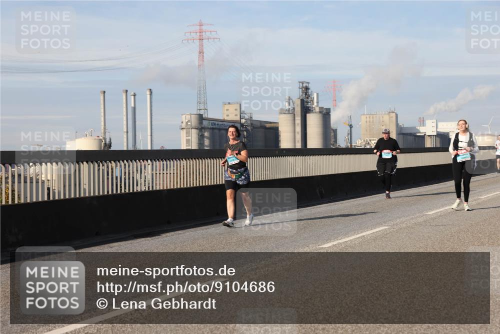 03.10.2025 - Köhlbrandbrückenlauf Lena Gebhardt http://msf.ph/oto/9104686 03.10.2025 10:12:40 Position 2  meine-sportfotos.de
