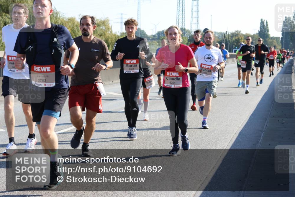 03.10.2025 - Köhlbrandbrückenlauf Strokosch-Dieckow http://msf.ph/oto/9104692 03.10.2025 12:13:17 Position 3 40, 6762, 4233, 6254, 5699 meine-sportfotos.de
