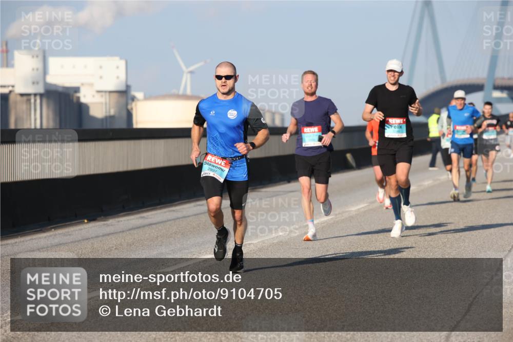 03.10.2025 - Köhlbrandbrückenlauf Lena Gebhardt http://msf.ph/oto/9104705 03.10.2025 09:38:46 Position 2 2937 meine-sportfotos.de