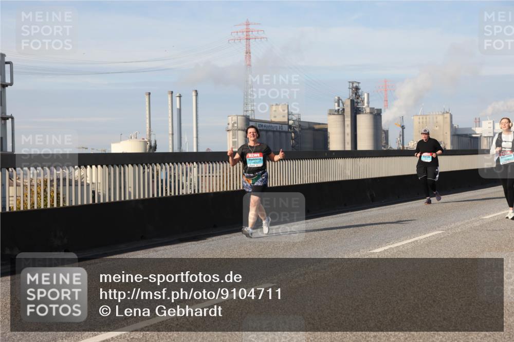 03.10.2025 - Köhlbrandbrückenlauf Lena Gebhardt http://msf.ph/oto/9104711 03.10.2025 10:12:40 Position 2  meine-sportfotos.de