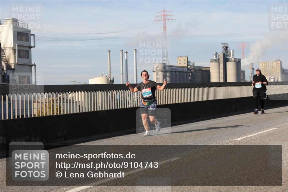 03.10.2025 - Köhlbrandbrückenlauf Lena Gebhardt http://msf.ph/oto/9104743 03.10.2025 10:12:41 Position 2 2336 meine-sportfotos.de