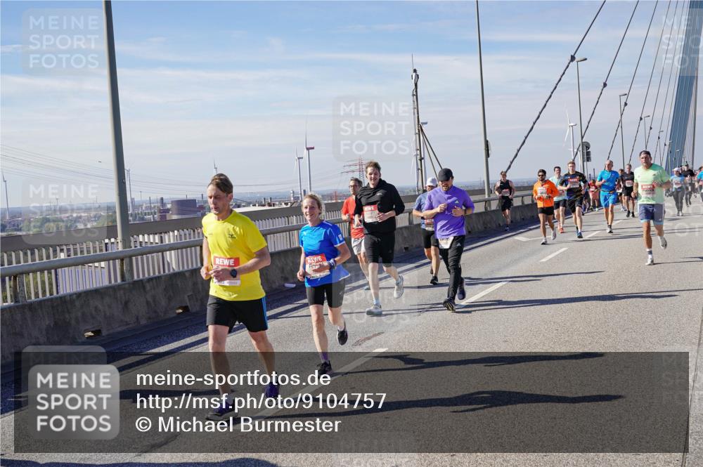 03.10.2025 - Köhlbrandbrückenlauf Michael Burmester http://msf.ph/oto/9104757 03.10.2025 12:48:50 Position 2  meine-sportfotos.de