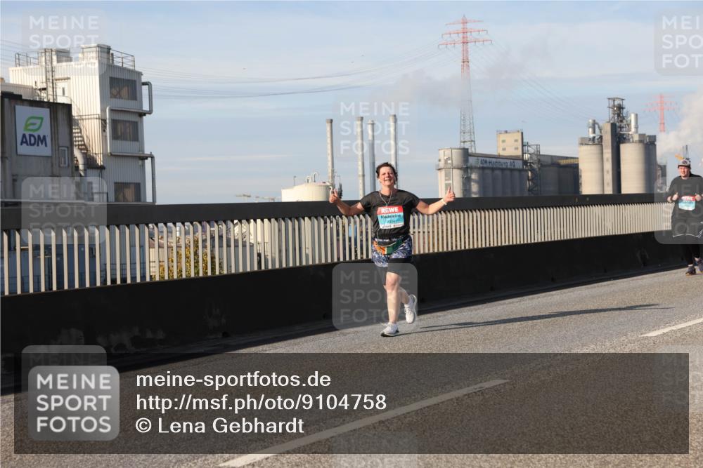 03.10.2025 - Köhlbrandbrückenlauf Lena Gebhardt http://msf.ph/oto/9104758 03.10.2025 10:12:41 Position 2 2936 meine-sportfotos.de