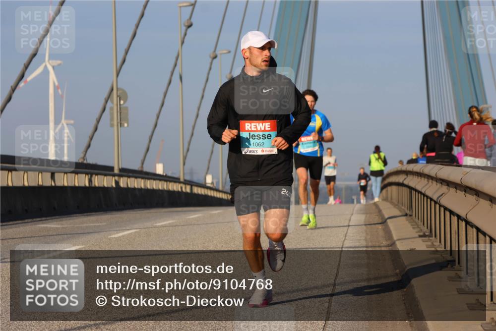 03.10.2025 - Köhlbrandbrückenlauf Strokosch-Dieckow http://msf.ph/oto/9104768 03.10.2025 09:31:12 Position 2 1062, 247 meine-sportfotos.de