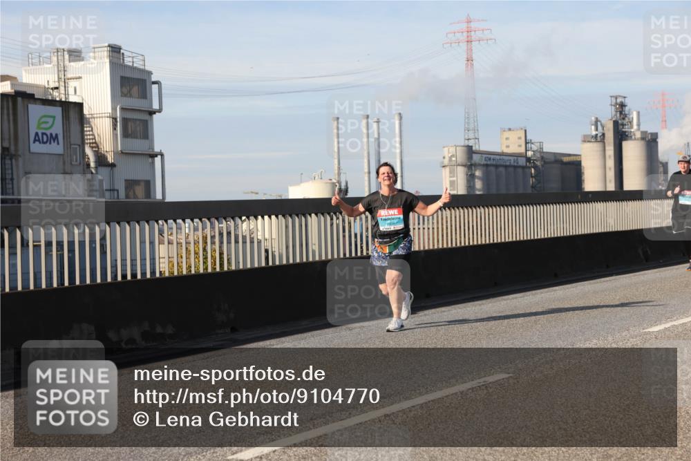 03.10.2025 - Köhlbrandbrückenlauf Lena Gebhardt http://msf.ph/oto/9104770 03.10.2025 10:12:41 Position 2  meine-sportfotos.de