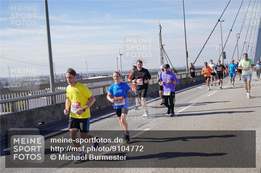 03.10.2025 - Köhlbrandbrückenlauf Michael Burmester http://msf.ph/oto/9104772 03.10.2025 12:48:50 Position 2 5942 meine-sportfotos.de