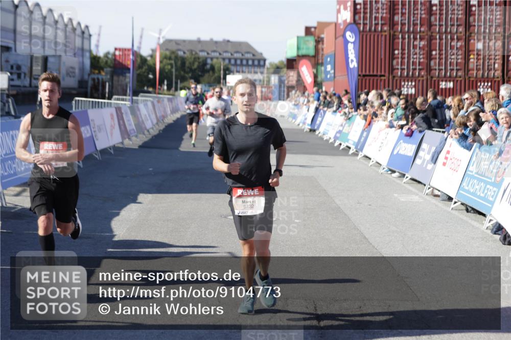 03.10.2025 - Köhlbrandbrückenlauf Jannik Wohlers http://msf.ph/oto/9104773 03.10.2025 12:58:21 Ziel 4083, 4099, 4394, 5775, 6152, 6717, 6732, 6741 meine-sportfotos.de