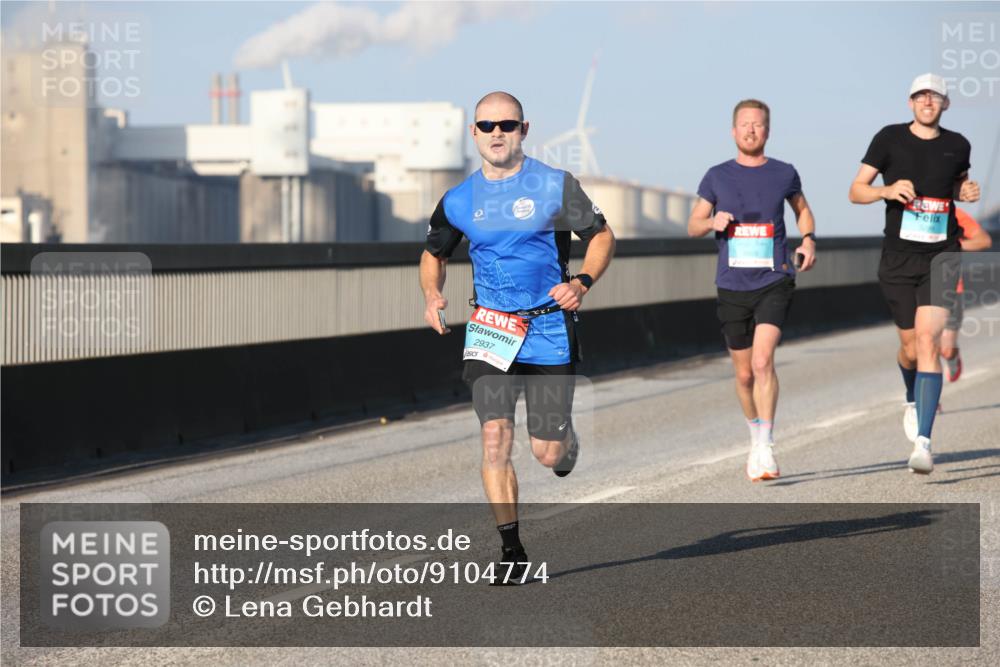 03.10.2025 - Köhlbrandbrückenlauf Lena Gebhardt http://msf.ph/oto/9104774 03.10.2025 09:38:47 Position 2 2937 meine-sportfotos.de