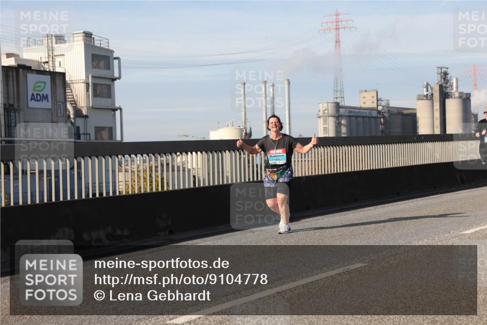 03.10.2025 - Köhlbrandbrückenlauf Lena Gebhardt http://msf.ph/oto/9104778 03.10.2025 10:12:41 Position 2 29364 meine-sportfotos.de