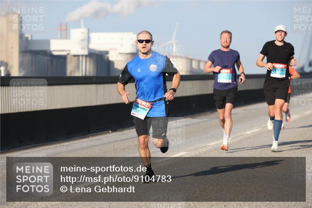 03.10.2025 - Köhlbrandbrückenlauf Lena Gebhardt http://msf.ph/oto/9104783 03.10.2025 09:38:47 Position 2  meine-sportfotos.de