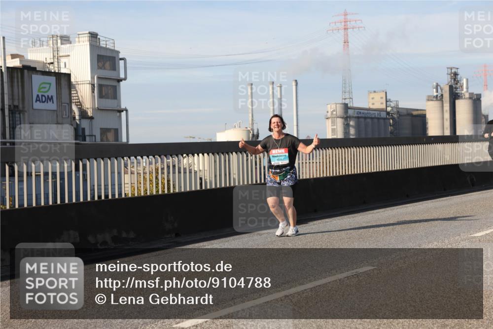 03.10.2025 - Köhlbrandbrückenlauf Lena Gebhardt http://msf.ph/oto/9104788 03.10.2025 10:12:41 Position 2 2936 meine-sportfotos.de