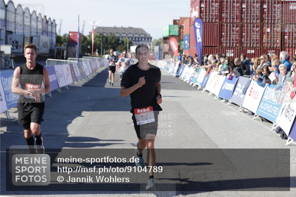 03.10.2025 - Köhlbrandbrückenlauf Jannik Wohlers http://msf.ph/oto/9104789 03.10.2025 12:58:21 Ziel 4083, 4099, 4394, 5775, 6152, 6717, 6732, 6741 meine-sportfotos.de